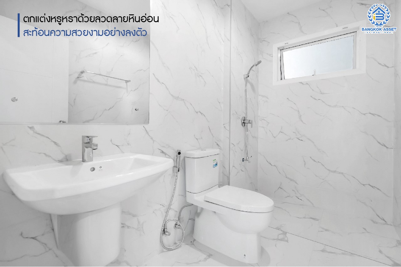 บ้านมือสองตกแต่งใหม่ ม.บางกอกบูเลอวาร์ด ราชพฤกษ์-พระราม5 หลังใหญ่ดีไซน์สุดหรู เนื้อที่ 83 ตร.ว. บนสังคมคุณภาพ SC Asset* ฟังก์ชันจัดเต็ม 4 ห้องนอน 4 ห้องน้ำ (ห้องนอนชั้นล่างพร้อมห้องน้ำในตัว) 2 ที่จอดรถ บนทำเลติดถนนราชพฤกษ์ ใกล้วงเวียนพระรามห้า ,ทางด่วนศรีรัช และเพียง 10 ถึงรถไฟฟ้า "สถานีบางรักใหญ่"